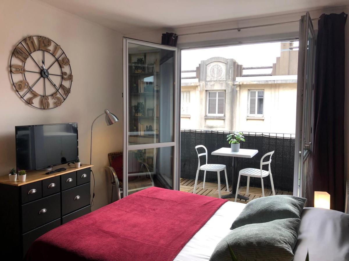 Avec Balcon & Parking Gratuit - Gare Apartment *